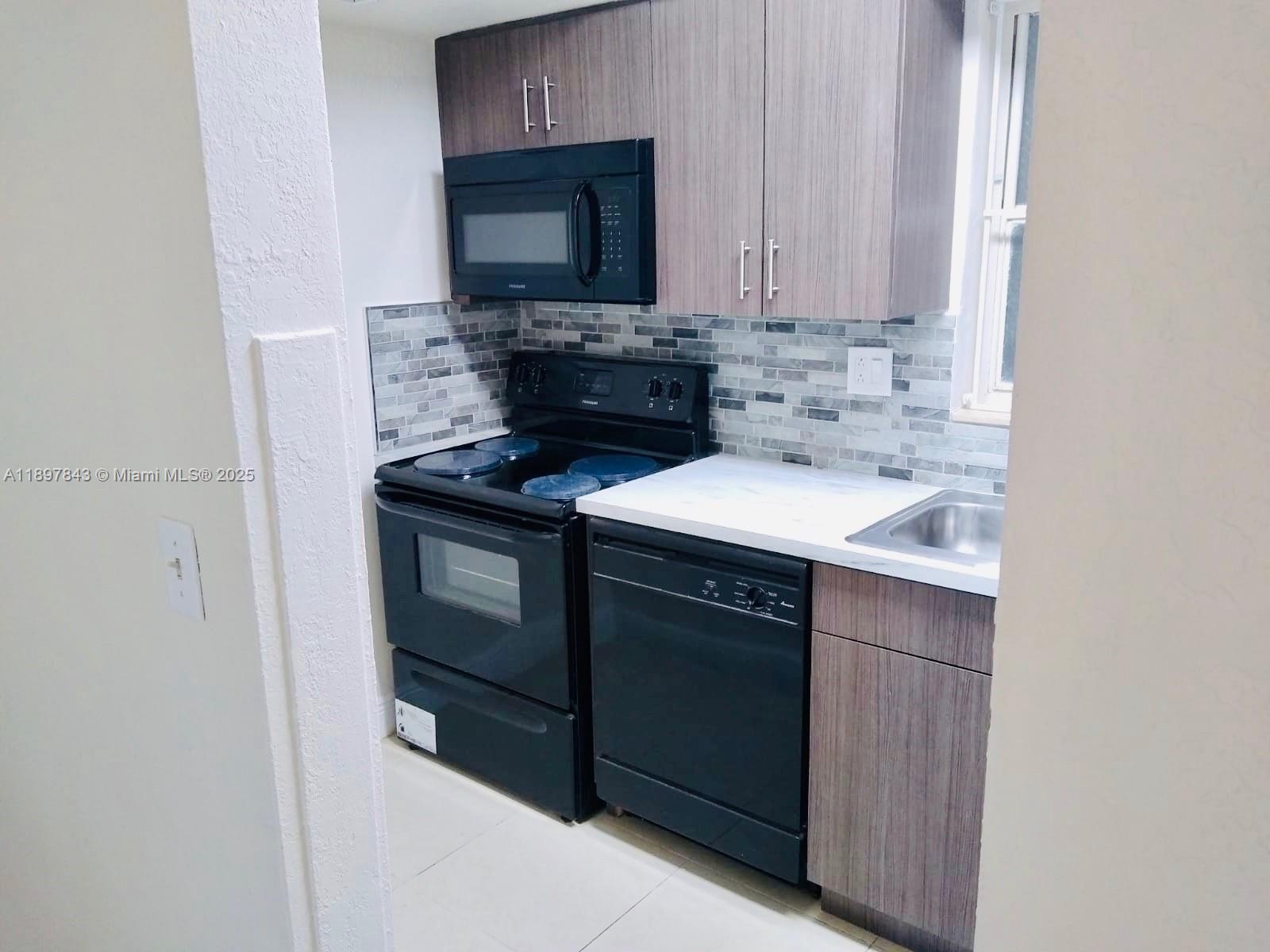 VILLAGE AT DADELAND CONDO - Residential Lease