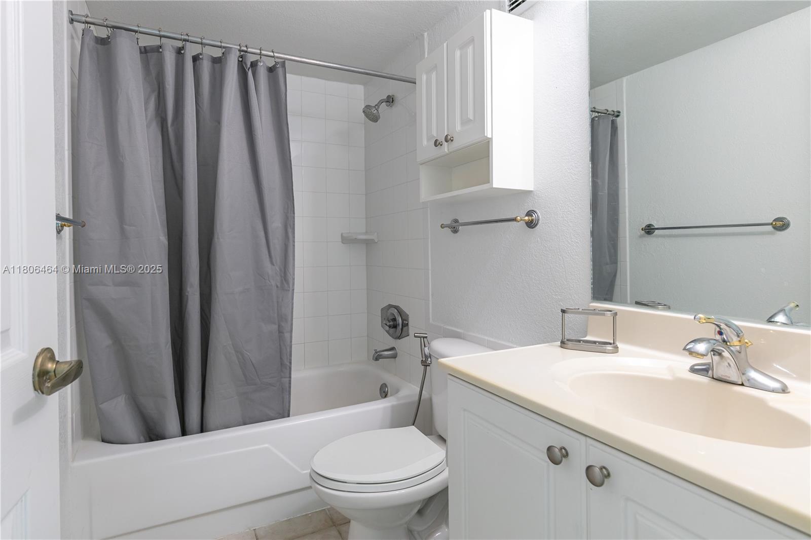 WAVE CONDO - Residential Lease