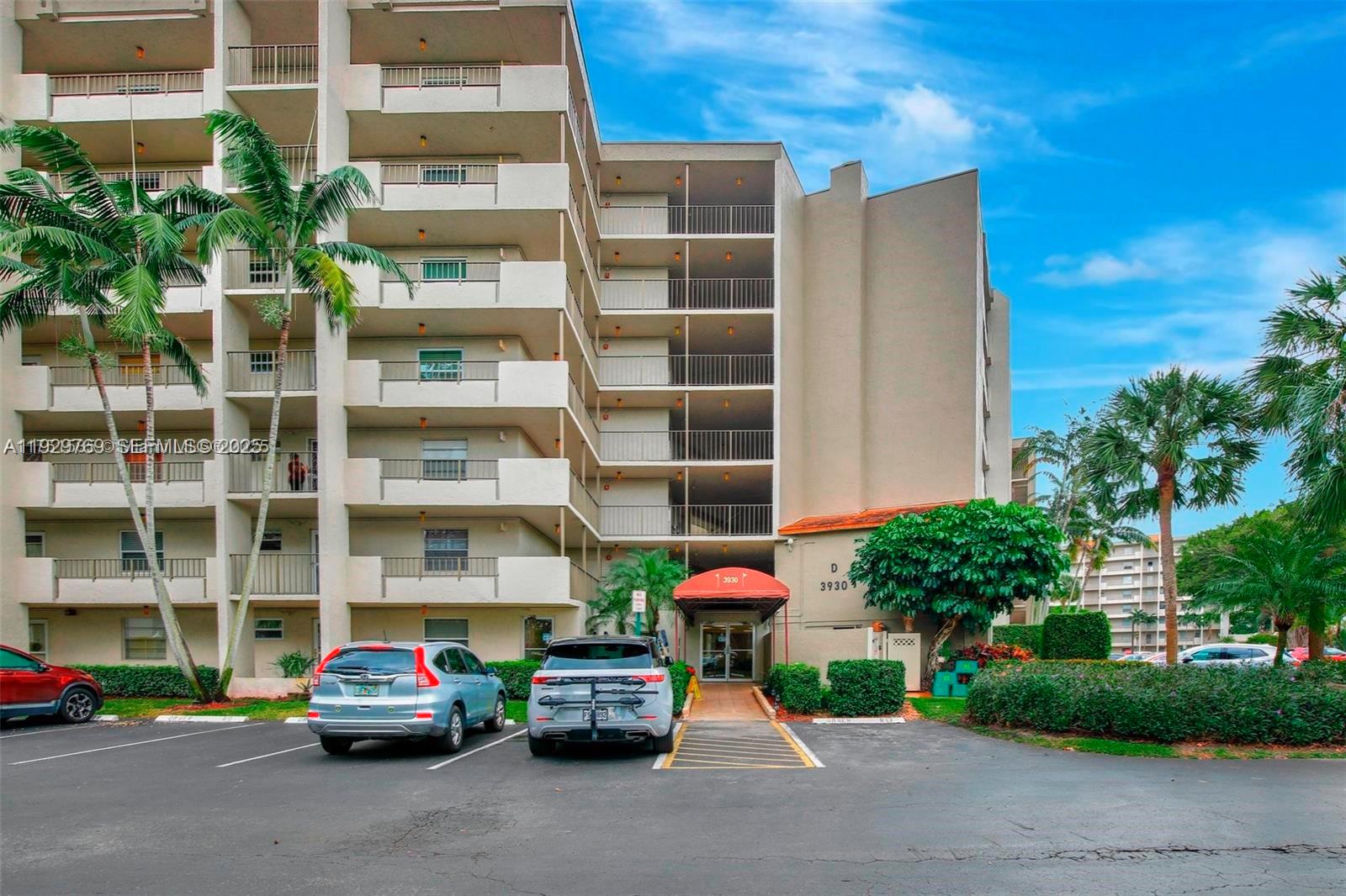18TH HOLE AT INVERRARY CO - Residential
