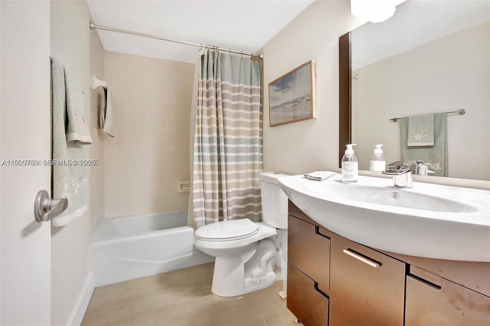 18TH HOLE AT INVERRARY CO - Residential