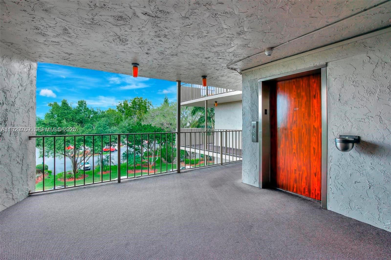 18TH HOLE AT INVERRARY CO - Residential