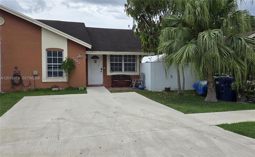 3BR/2BA single-family home with pool in an established community. Great location near schools, shopping, and major roads. Perfect starter home or investment opportunity.  No HOA and family-friendly location. Ready to move in