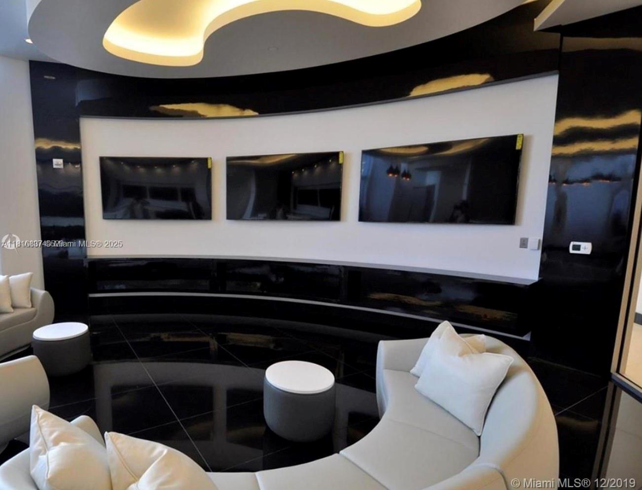 PARAMOUNT MIAMI WORLDCENT - Residential Lease