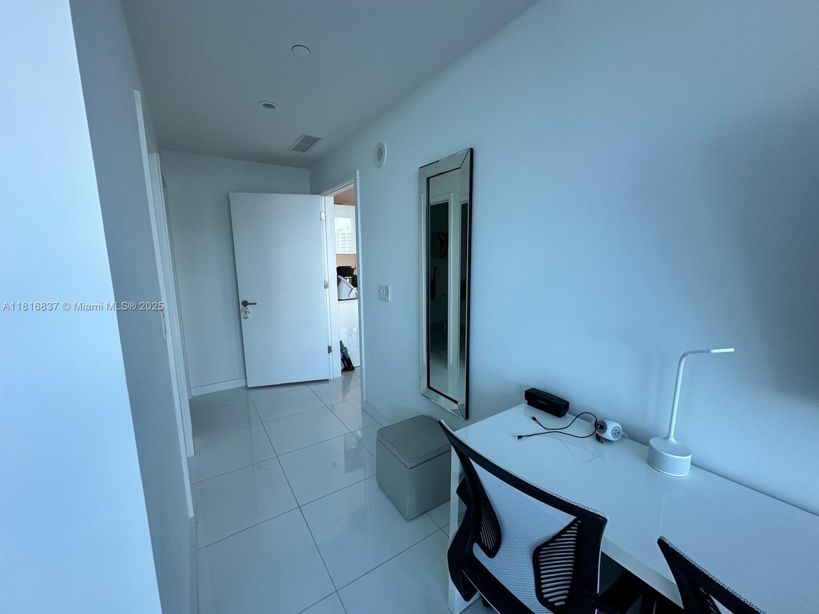 PARAMOUNT MIAMI WORLDCENT - Residential Lease