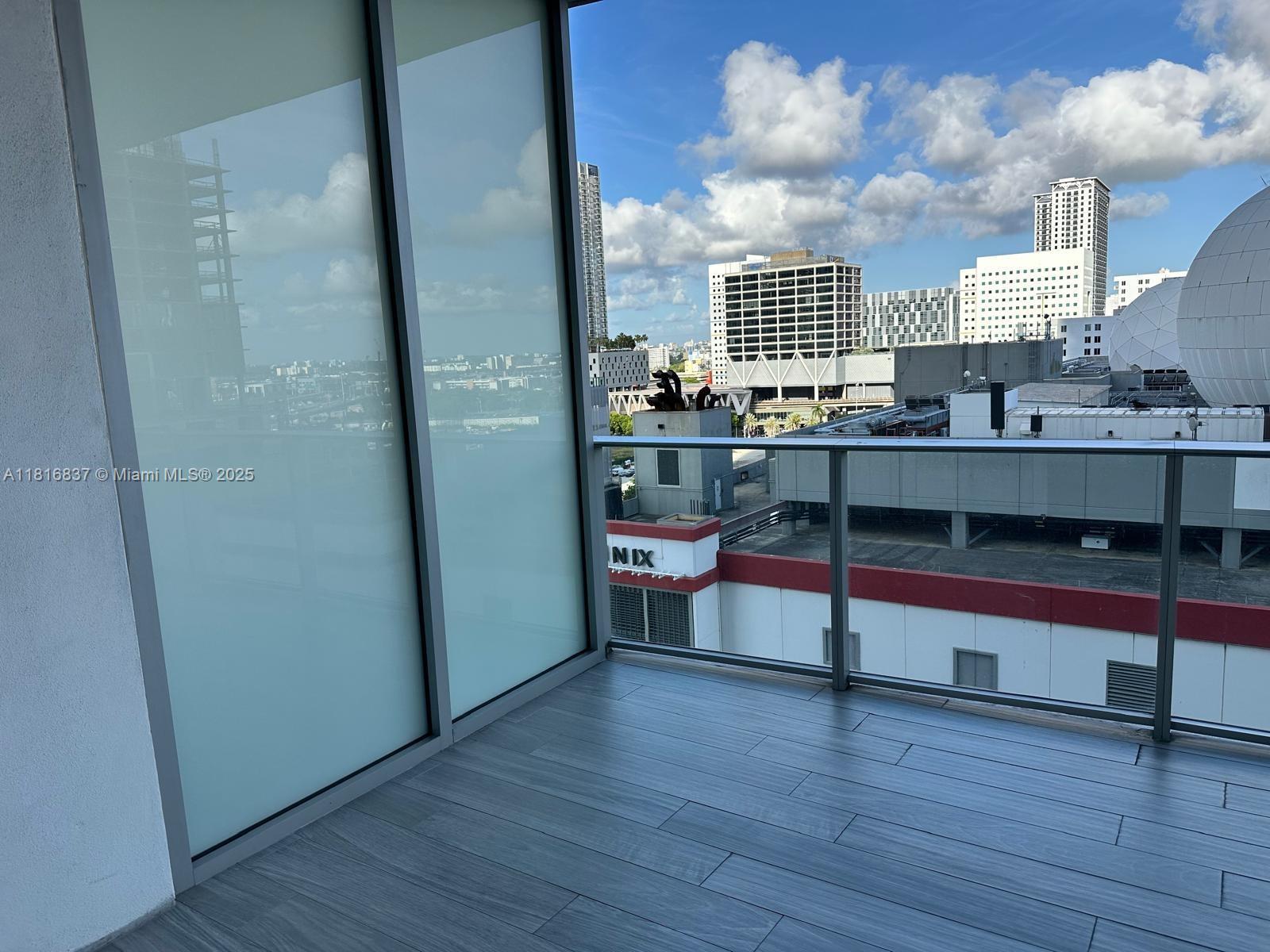 PARAMOUNT MIAMI WORLDCENT - Residential Lease