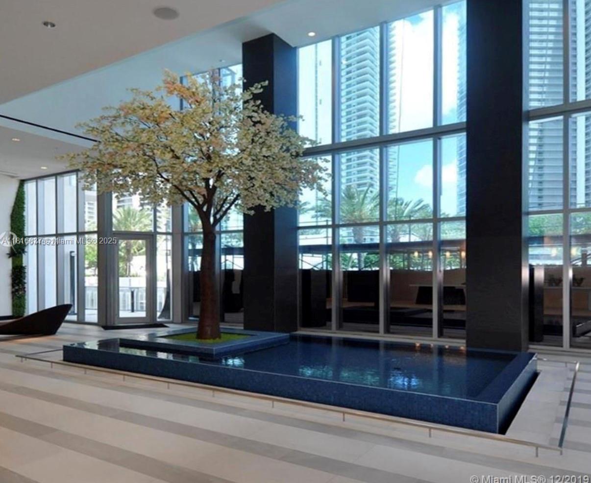 PARAMOUNT MIAMI WORLDCENT - Residential Lease