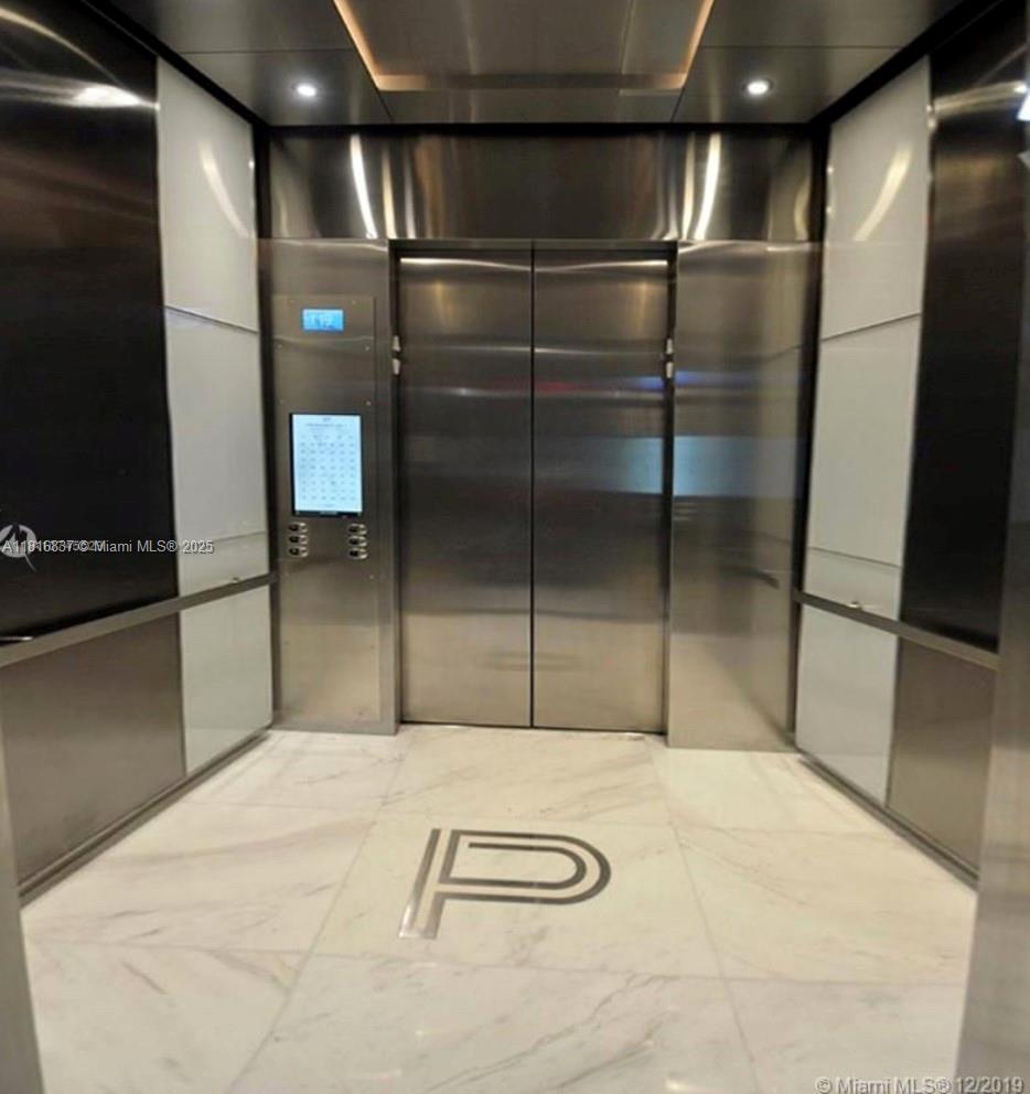 PARAMOUNT MIAMI WORLDCENT - Residential Lease