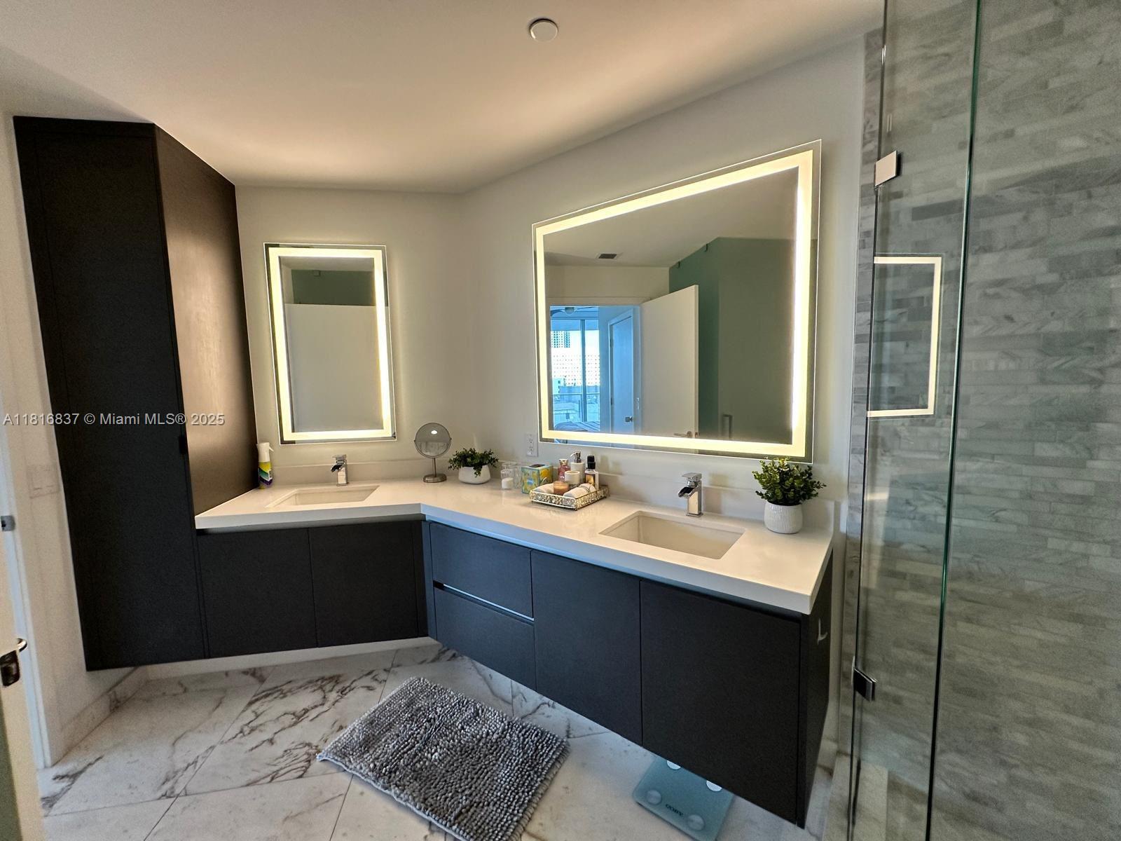 PARAMOUNT MIAMI WORLDCENT - Residential Lease