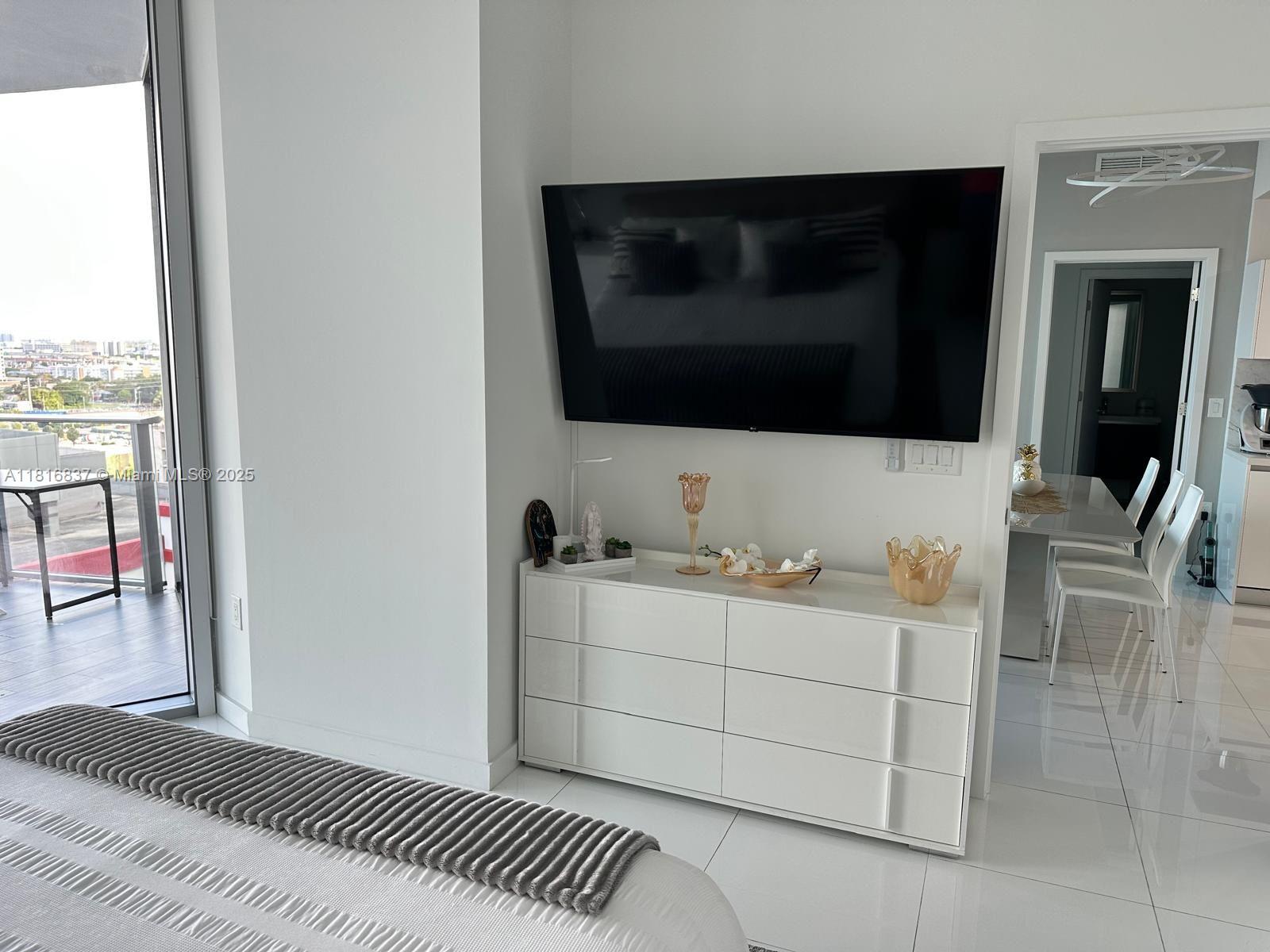 PARAMOUNT MIAMI WORLDCENT - Residential Lease