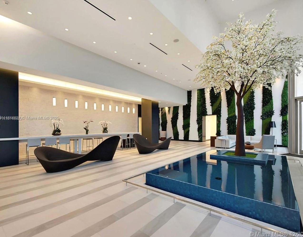 PARAMOUNT MIAMI WORLDCENT - Residential Lease