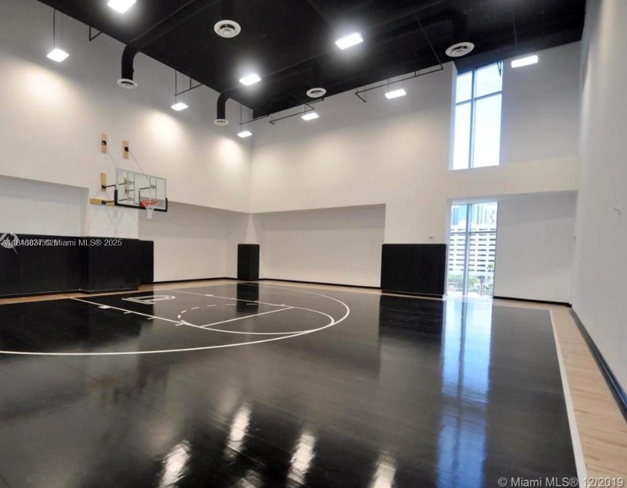 PARAMOUNT MIAMI WORLDCENT - Residential Lease