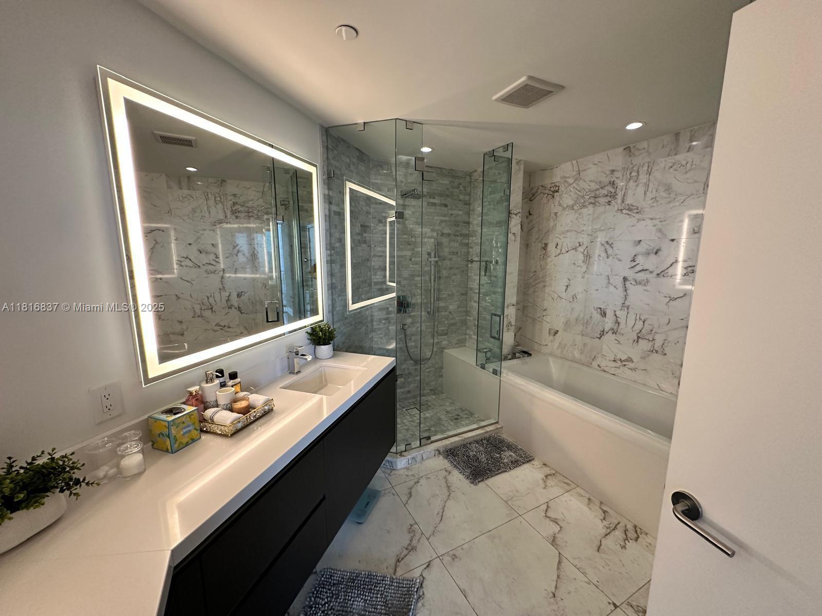 PARAMOUNT MIAMI WORLDCENT - Residential Lease