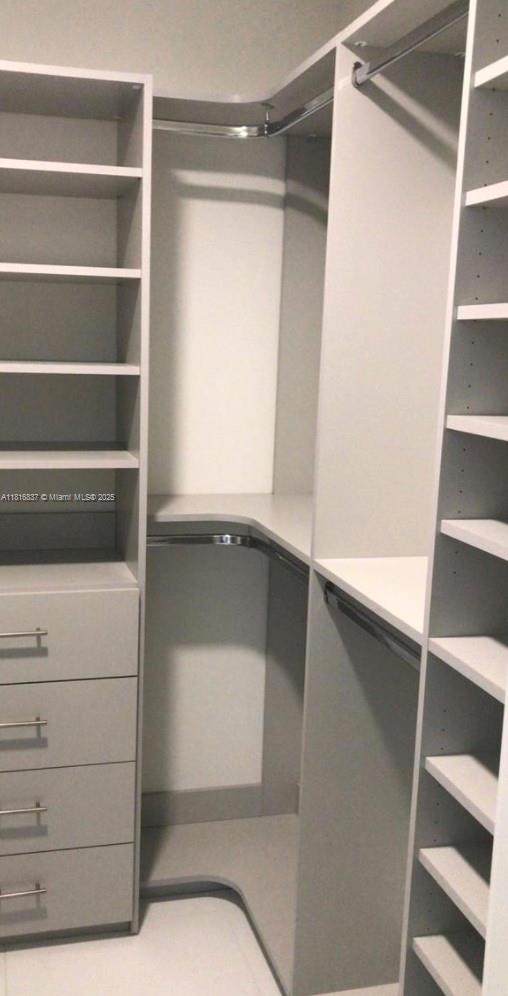 PARAMOUNT MIAMI WORLDCENT - Residential Lease