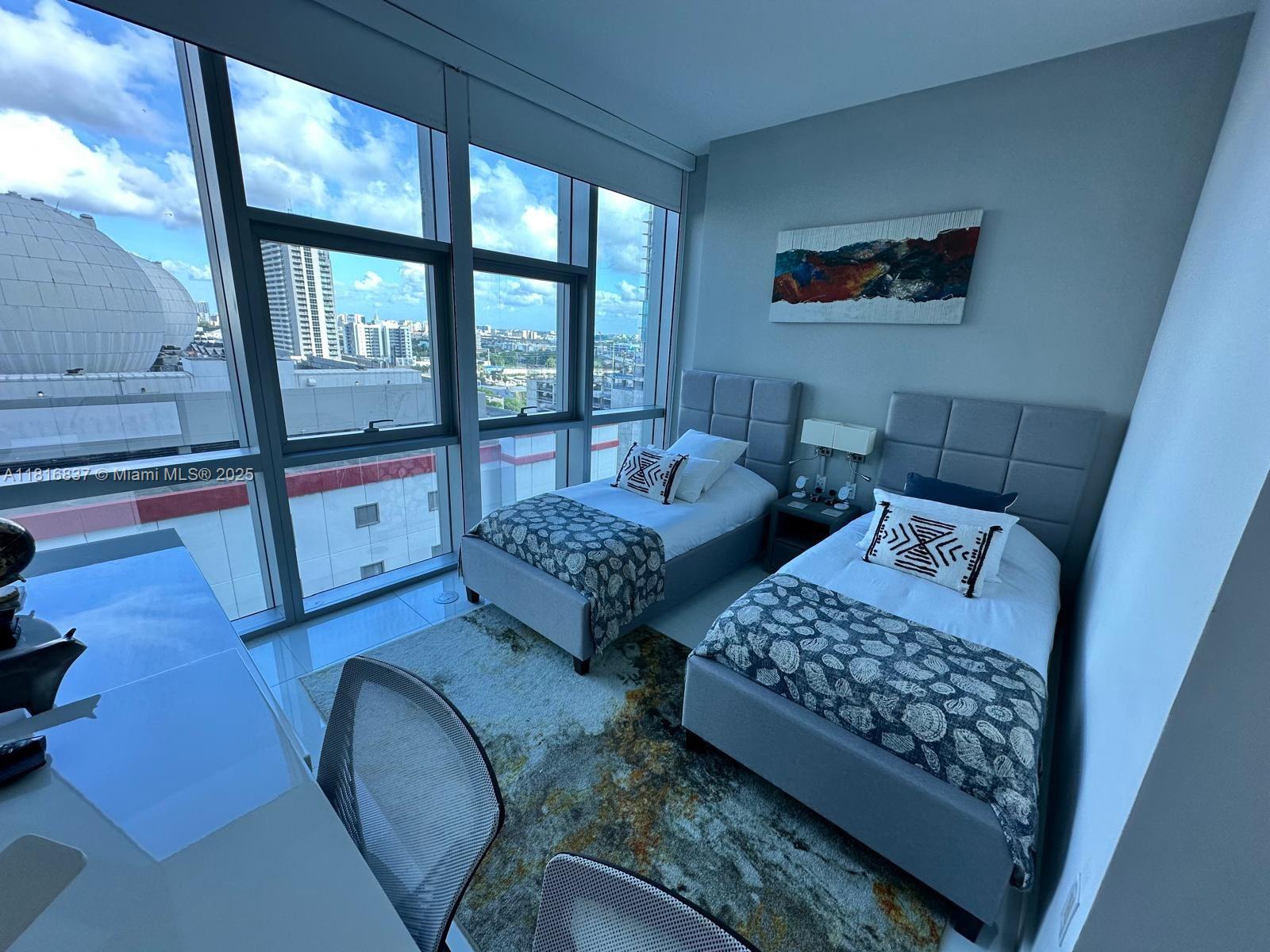 PARAMOUNT MIAMI WORLDCENT - Residential Lease