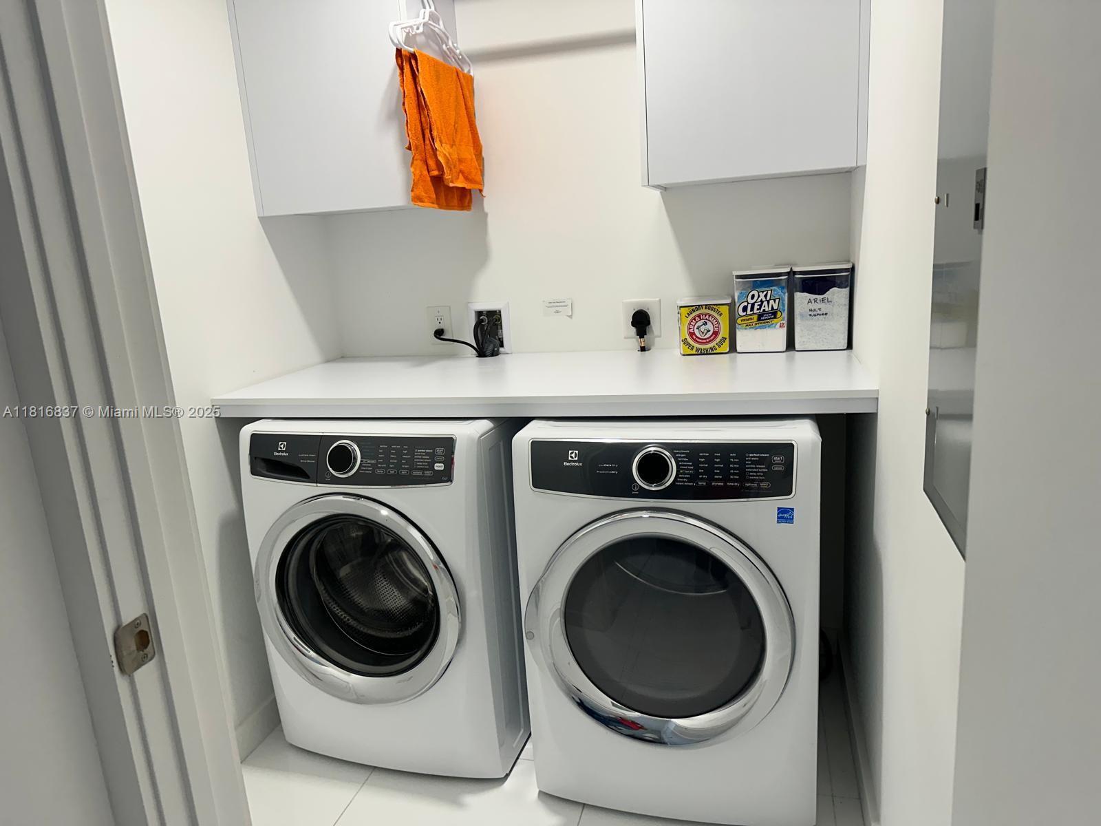 PARAMOUNT MIAMI WORLDCENT - Residential Lease