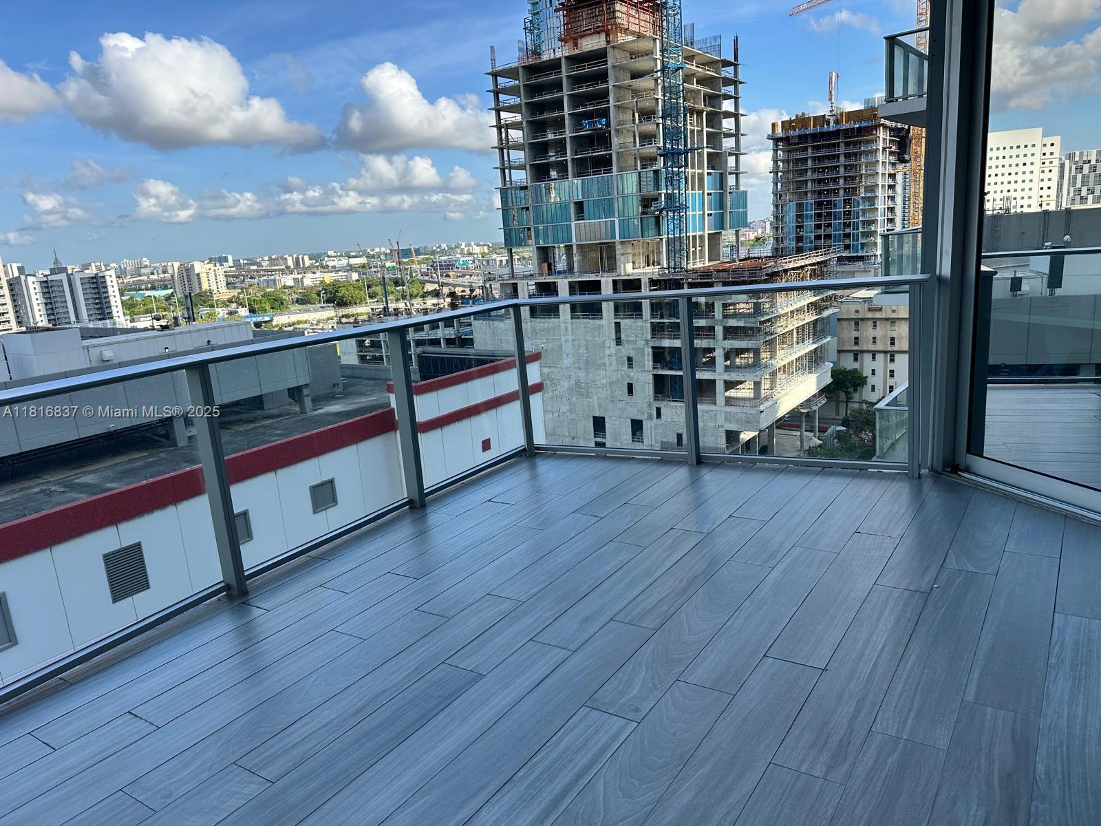 PARAMOUNT MIAMI WORLDCENT - Residential Lease