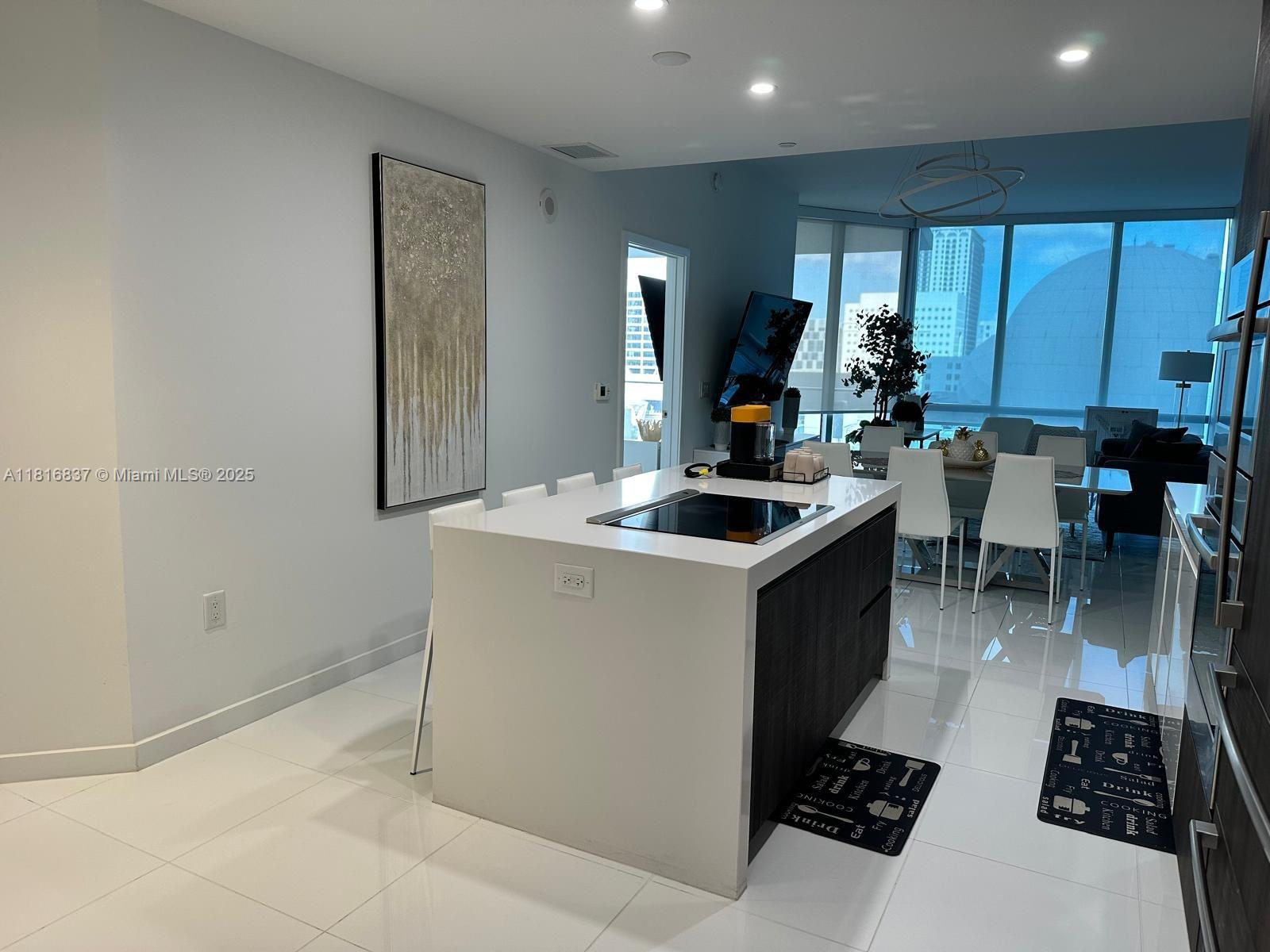 PARAMOUNT MIAMI WORLDCENT - Residential Lease