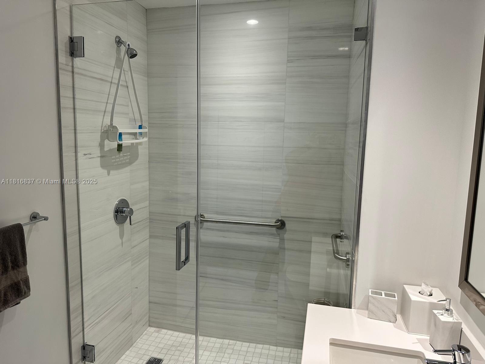 PARAMOUNT MIAMI WORLDCENT - Residential Lease