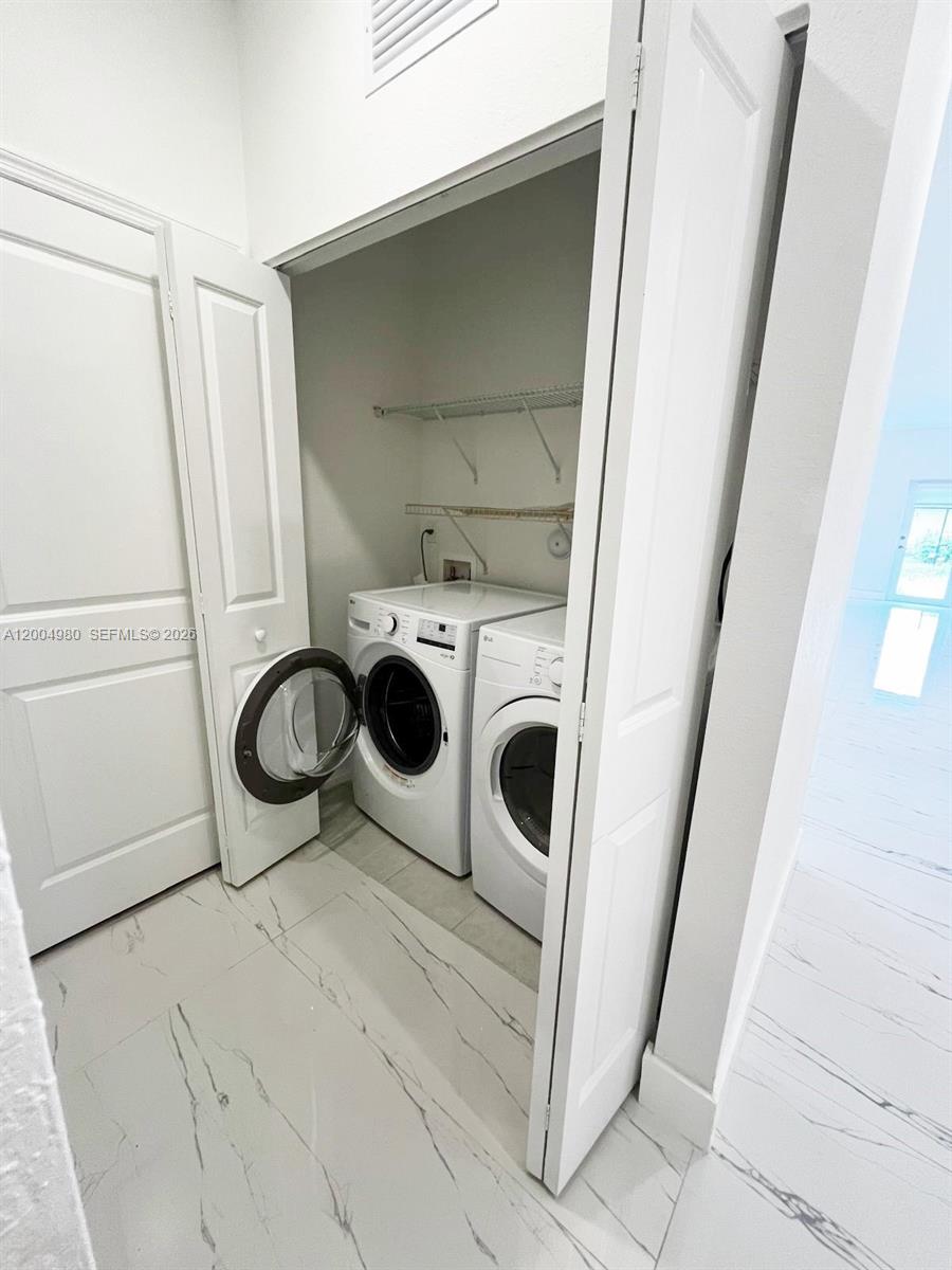 KEYS-GATE NO 1 - Residential Lease