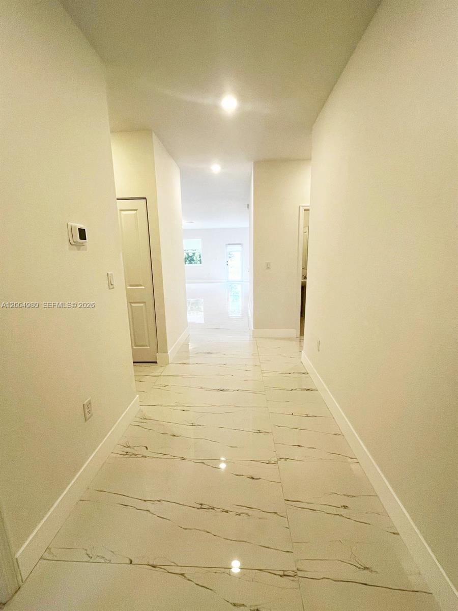 KEYS-GATE NO 1 - Residential Lease