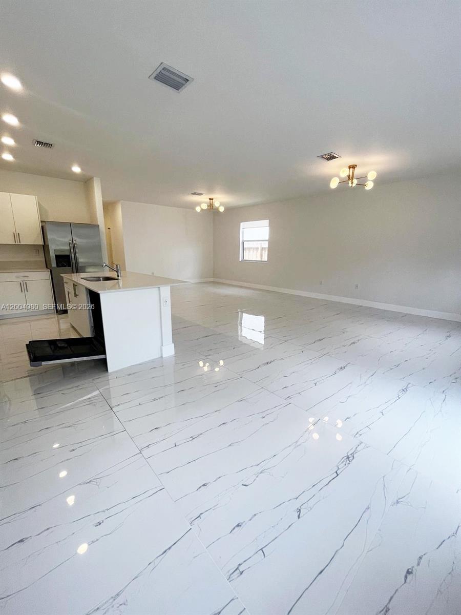 KEYS-GATE NO 1 - Residential Lease