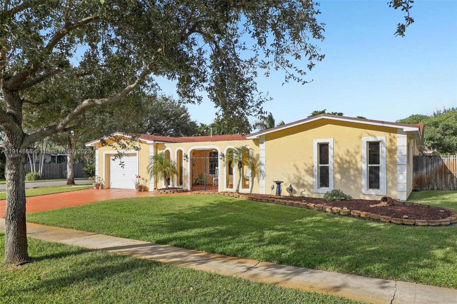 PEMBROKE LAKES SEC 2 - Residential