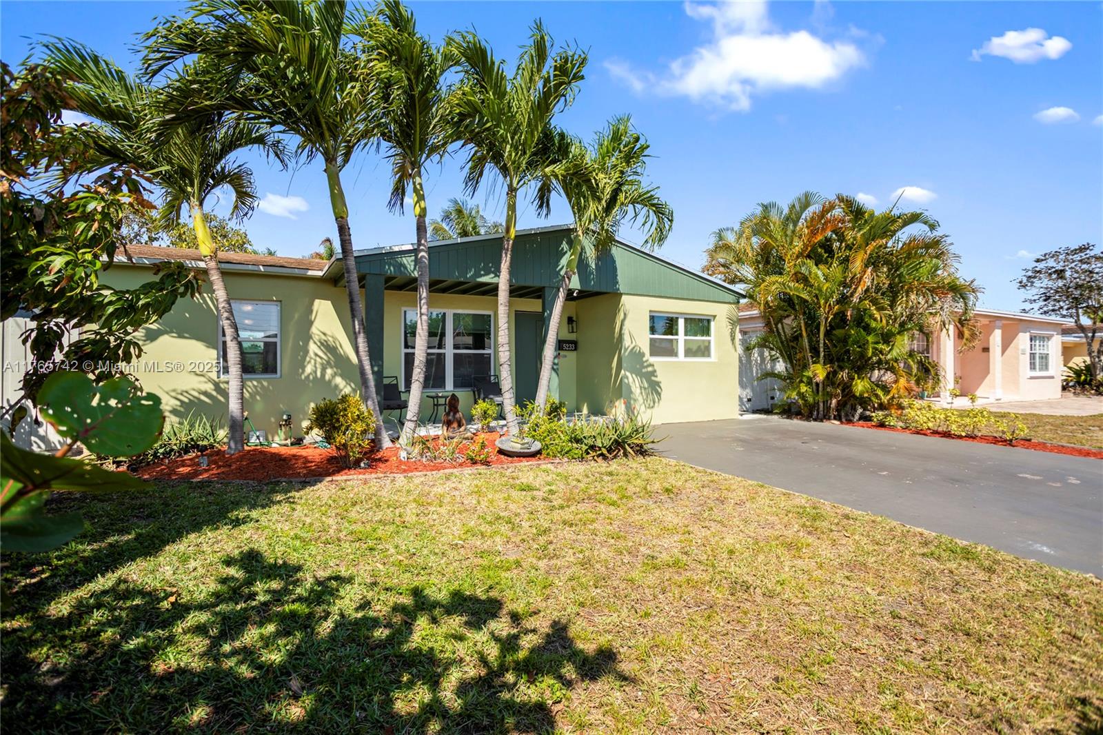 Property for Sale at 5233 Ne 4th Ave, Oakland Park, Miami-Dade County, Florida - Bedrooms: 3 
Bathrooms: 2  - $475,000
