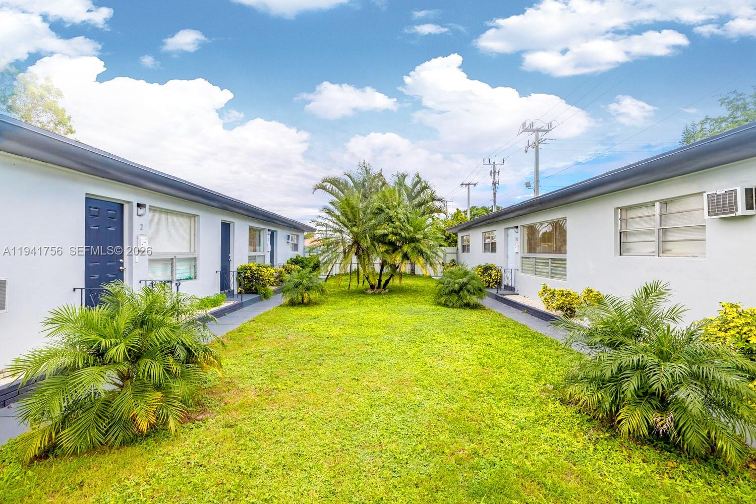 HOLLYWOOD LITTLE RANCHES - Residential Lease