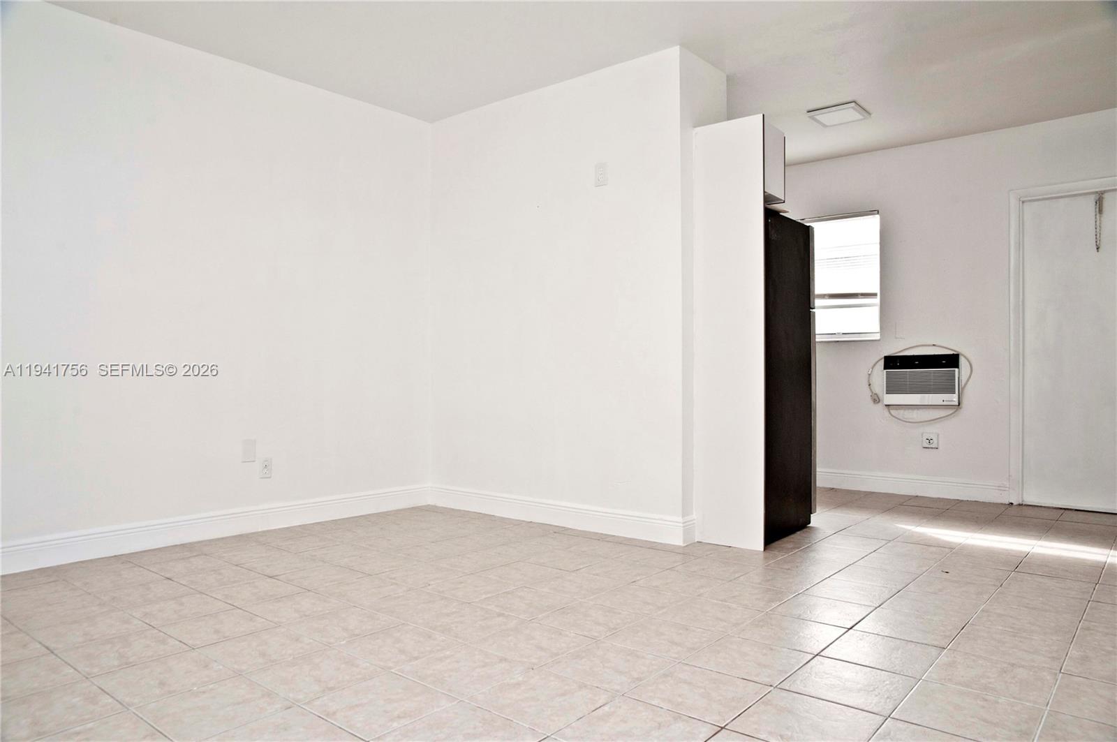 HOLLYWOOD LITTLE RANCHES - Residential Lease