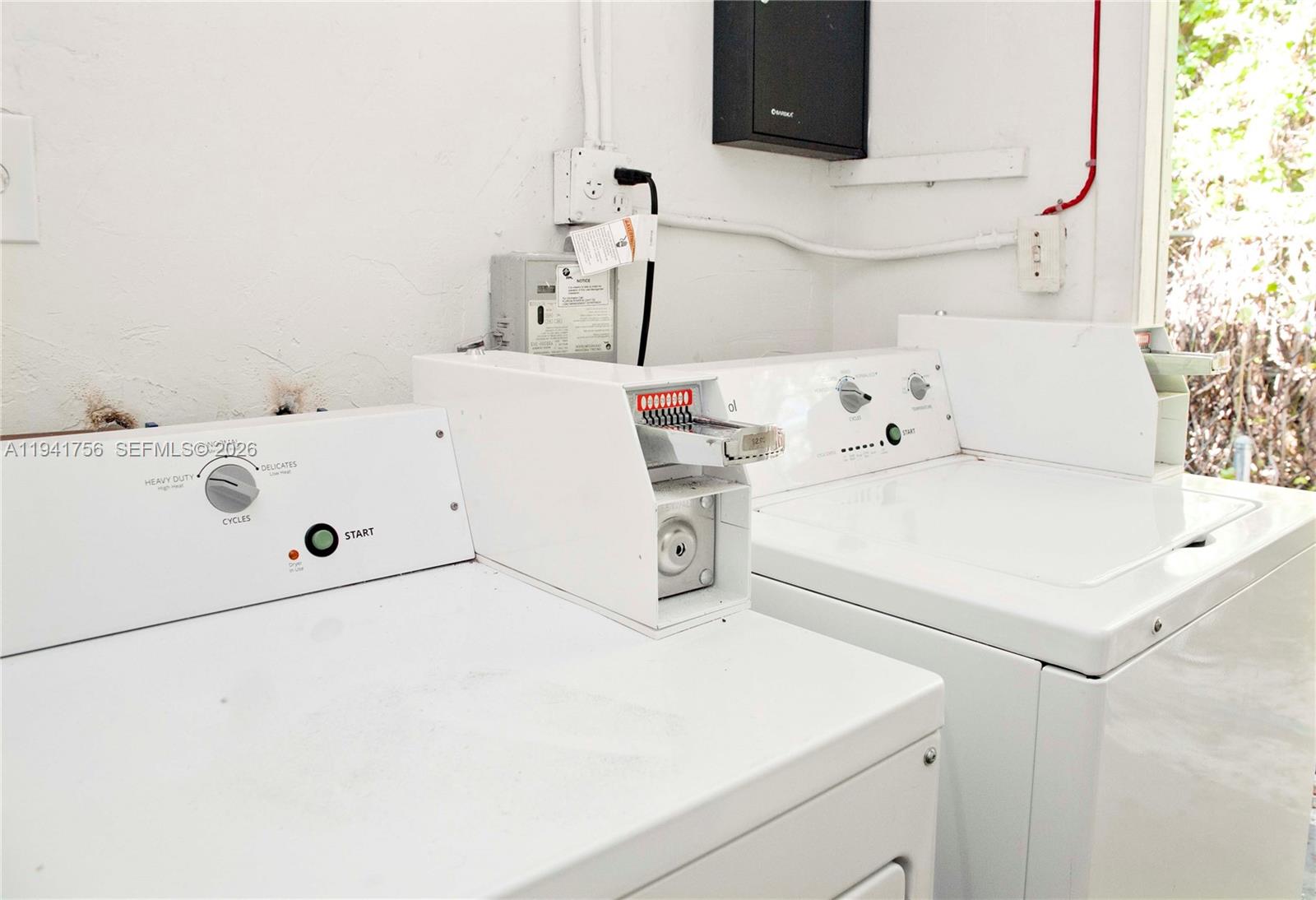 HOLLYWOOD LITTLE RANCHES - Residential Lease