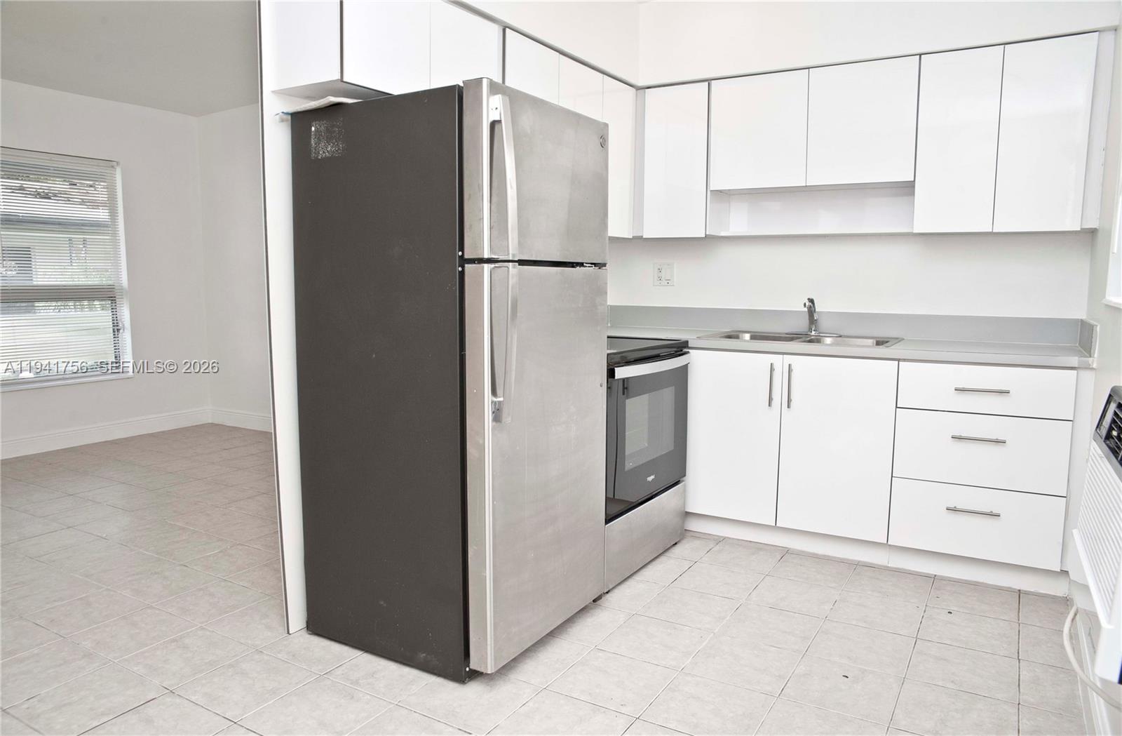 HOLLYWOOD LITTLE RANCHES - Residential Lease