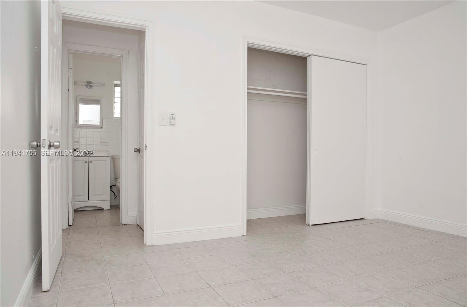 HOLLYWOOD LITTLE RANCHES - Residential Lease