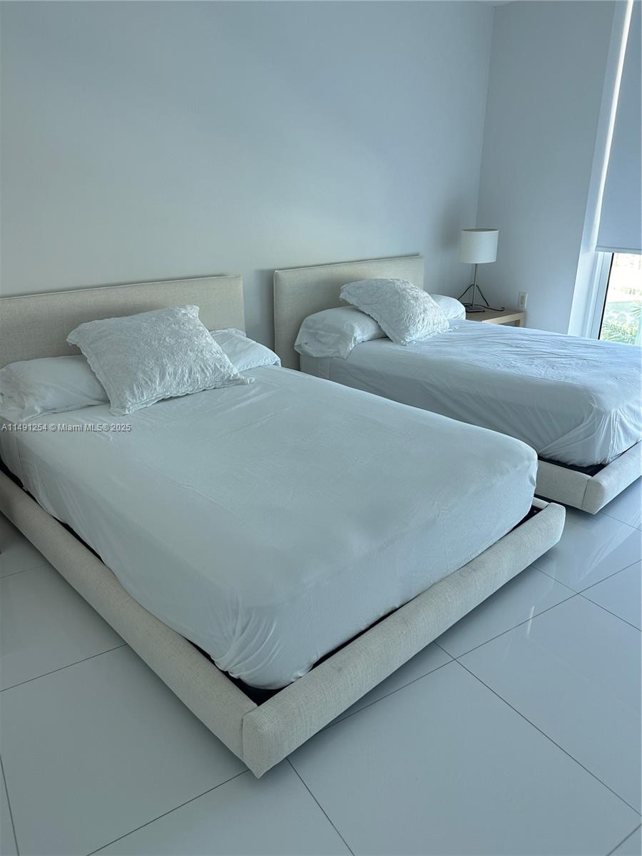 ST TROPEZ ON THE BAY 1 CO - Residential Lease