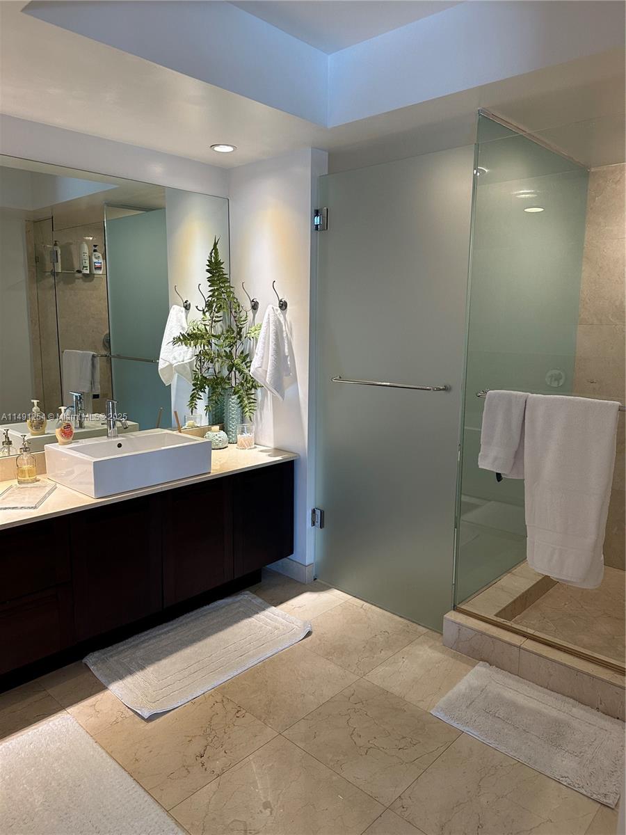 ST TROPEZ ON THE BAY 1 CO - Residential Lease