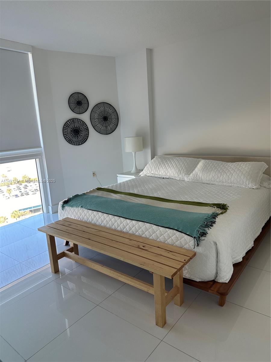 ST TROPEZ ON THE BAY 1 CO - Residential Lease