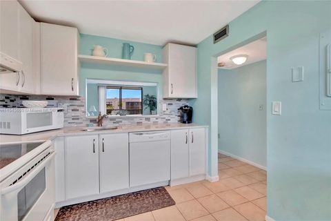 Condominium in Pembroke Pines FL 1001 Colony Point Cir Cir.jpg