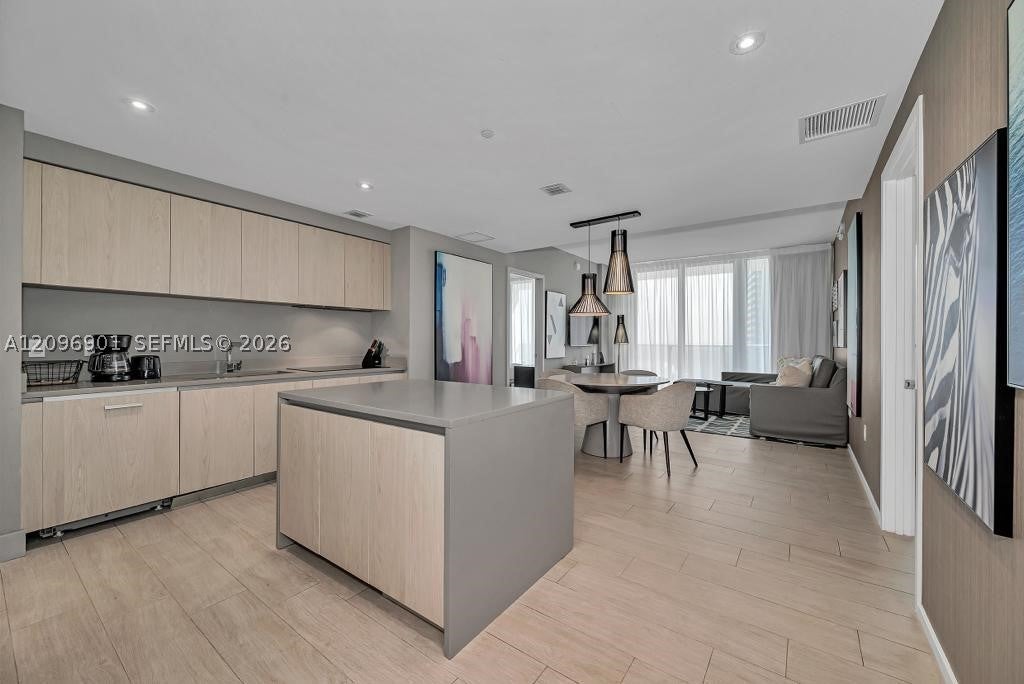 4010 S Ocean Dr R907