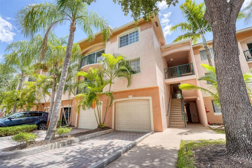 Amazing location in the heart of Ft. Lauderdale! Village East is a gated community steps from shopping, dining, entertainment & Ft. Lauderdale Beach. Unit features stainless steel appliances, granite counters, spacious living/dining room, double en suite bedrooms, outdoor fenced patio, washer/dryer in unit, one car garage with driveway for parking. Community pool, exercise room & on site management office. *unit is no longer furnished*
Move in with only first month and security deposit!