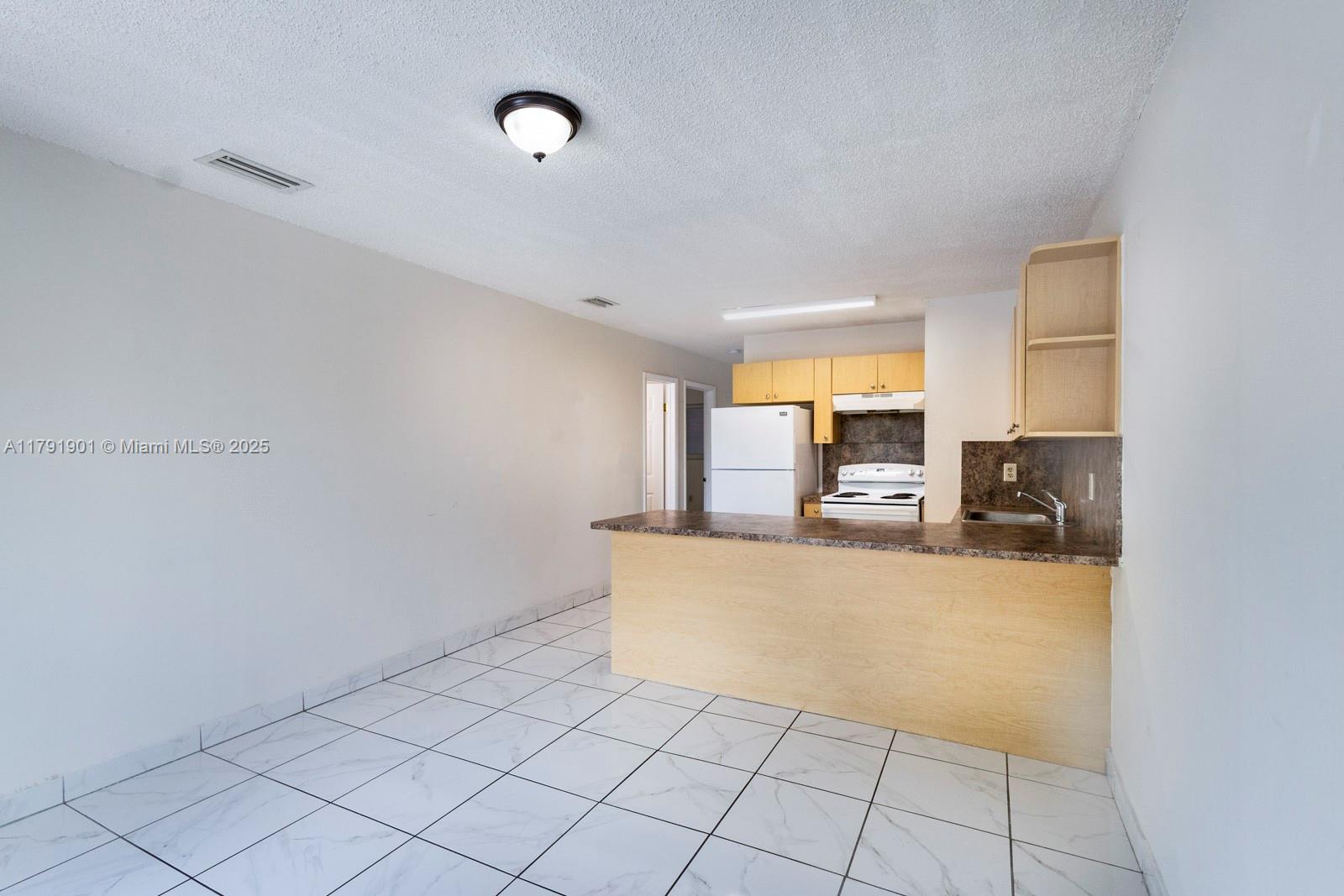 BRISTOL PARK II - Residential Lease