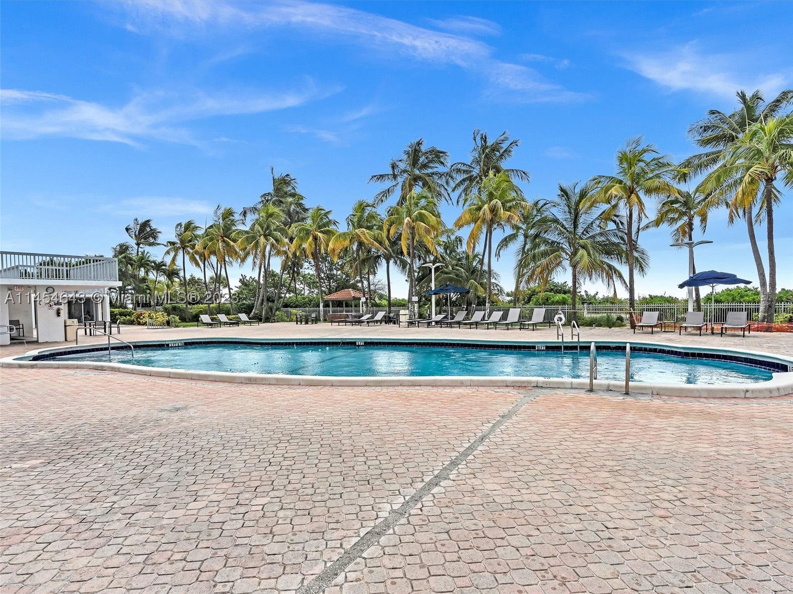 2655 Collins Ave 706