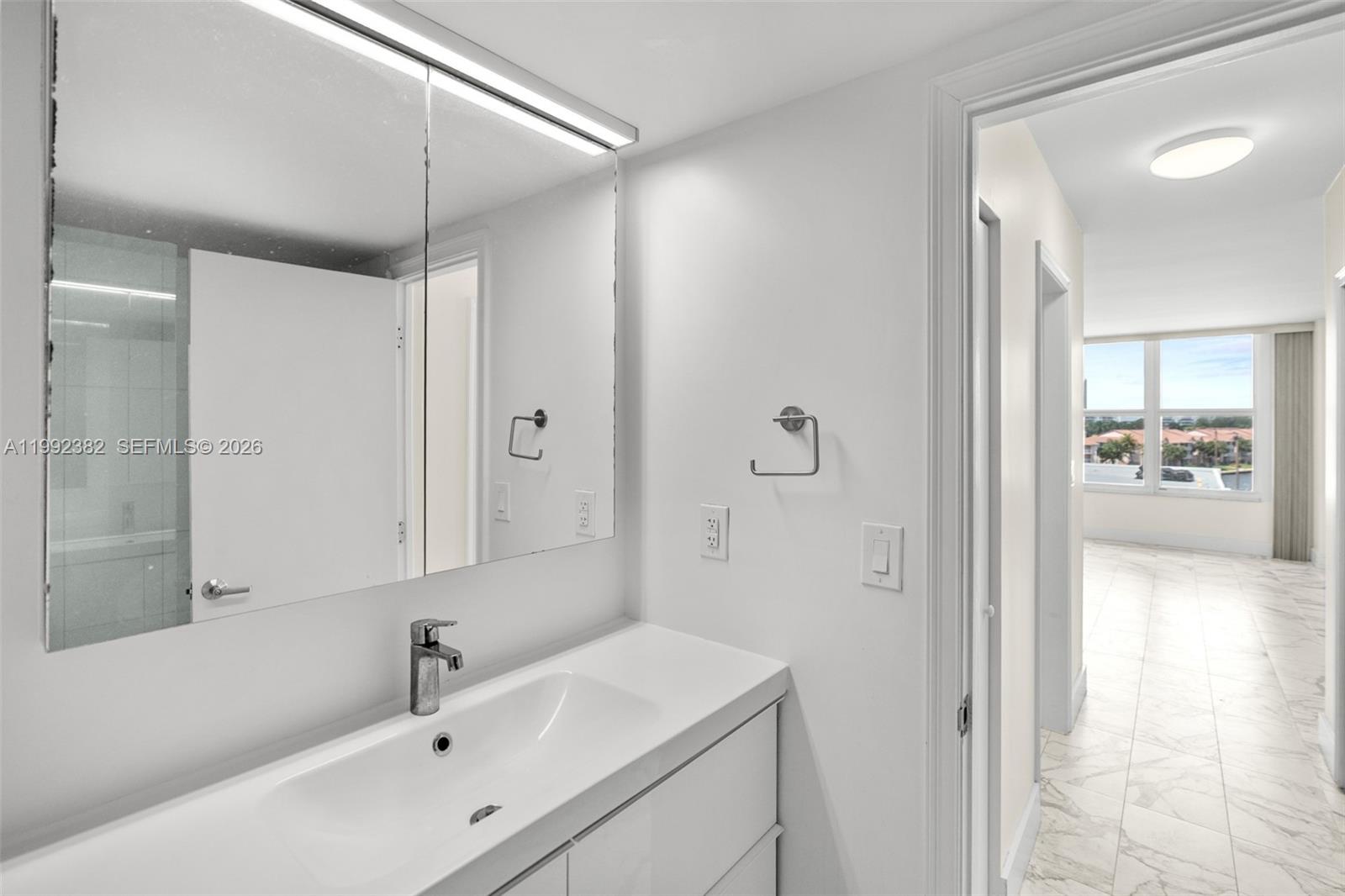 HALLMARK OF HOLLYWOOD - Residential