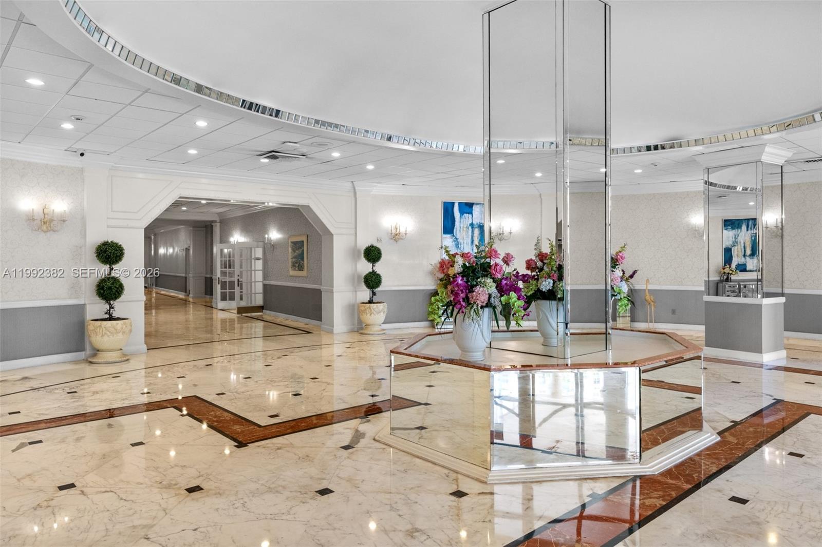 HALLMARK OF HOLLYWOOD - Residential