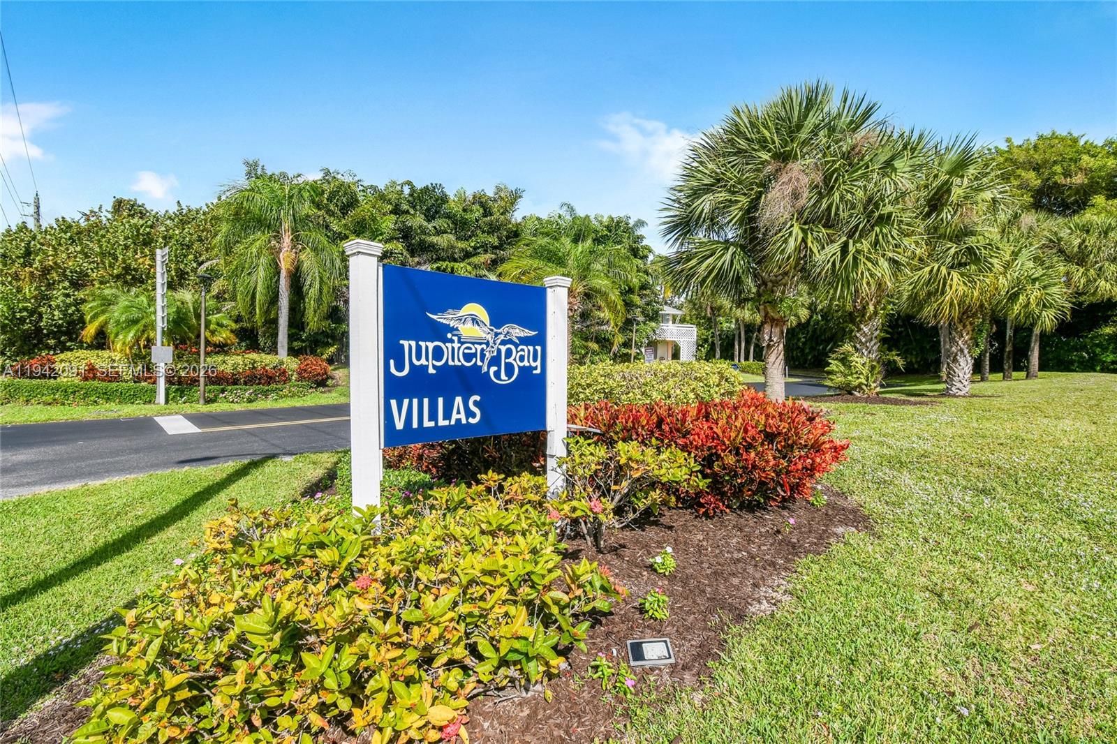 PLANTATION VILLAS CONDO F - Residential