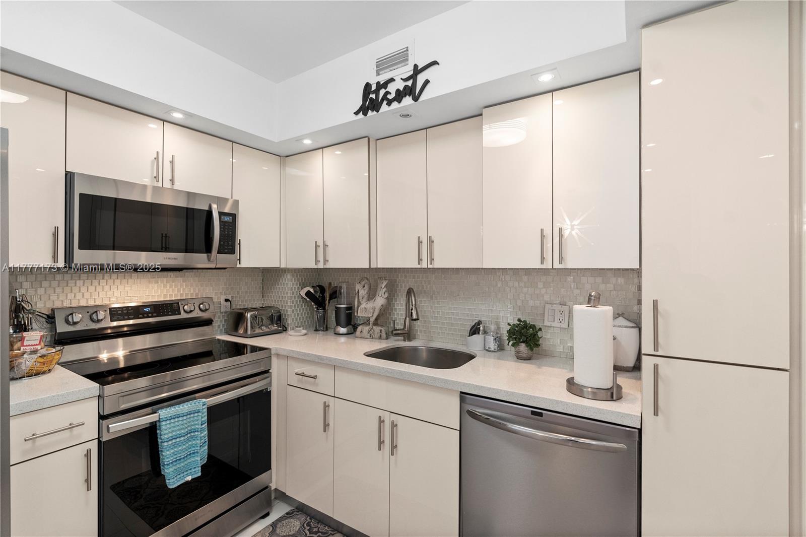 HEMISPHERES CONDO - Residential