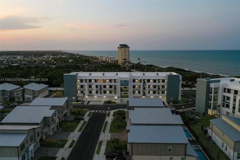 Condominium in Melbourne Beach FL 3031 Hafen Lane Ln 35.jpg