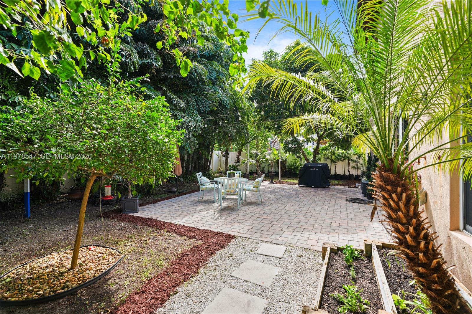 KENDALL COMMONS RESIDENTI - Residential