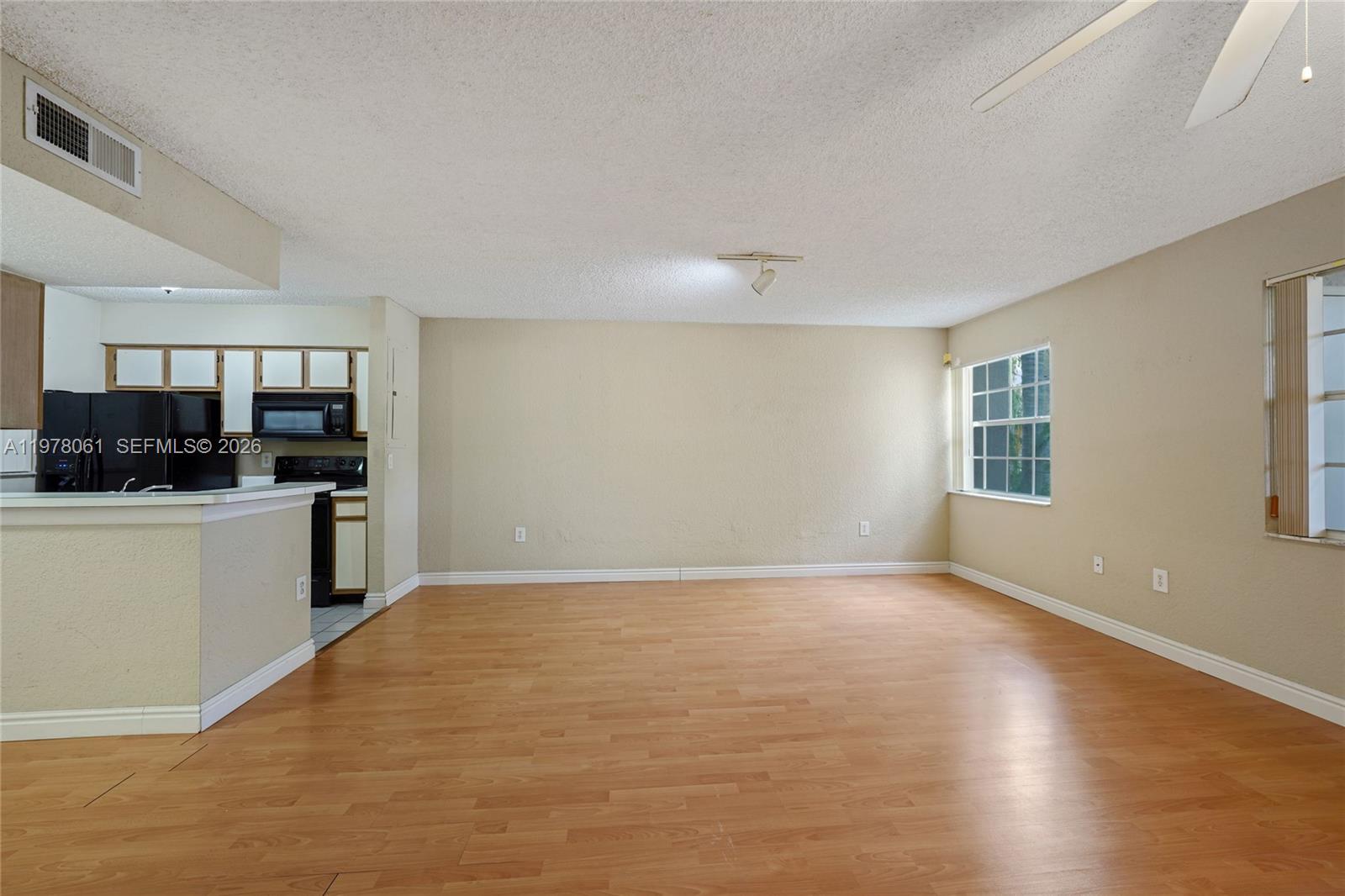 LAKEVIEW CLUB CONDO - Residential Lease