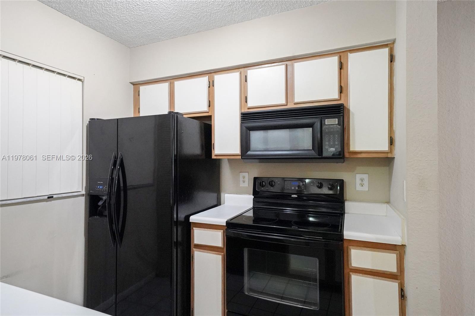 LAKEVIEW CLUB CONDO - Residential Lease