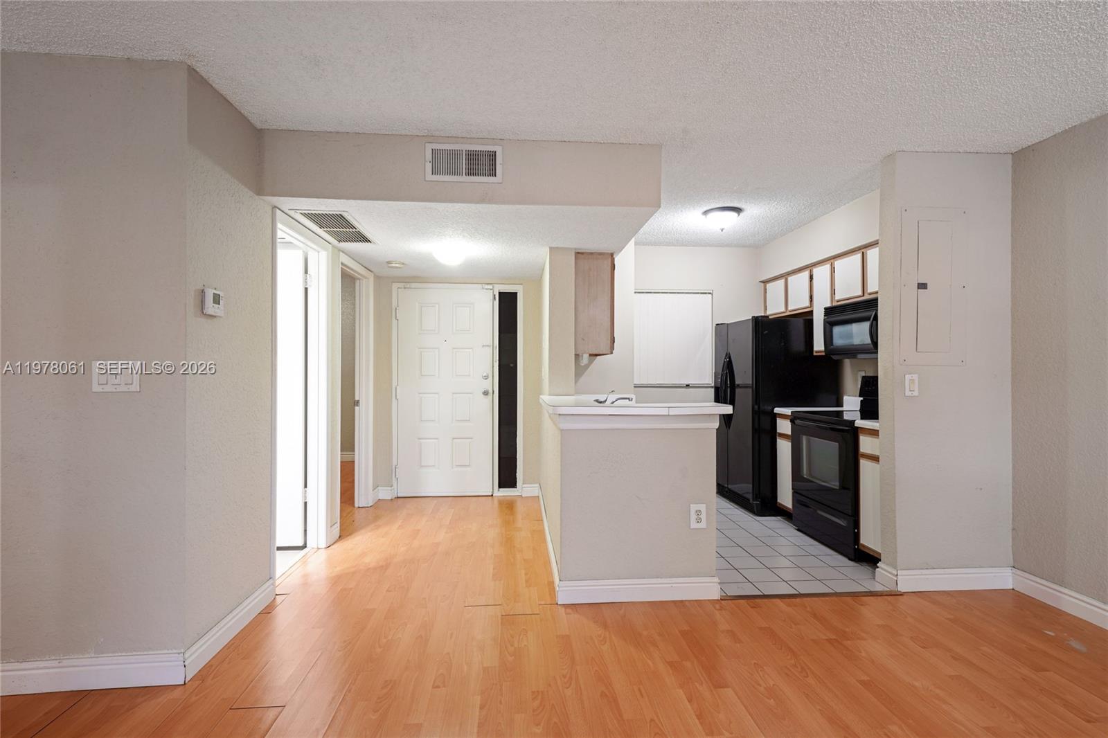 LAKEVIEW CLUB CONDO - Residential Lease