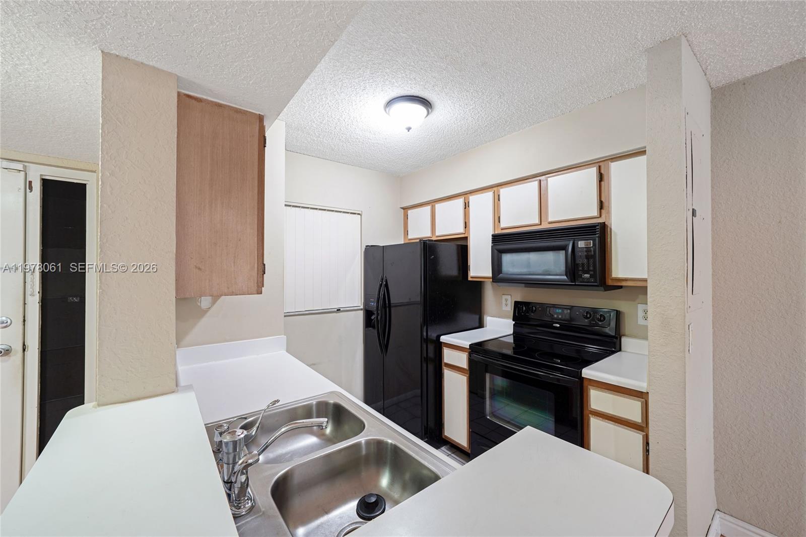 LAKEVIEW CLUB CONDO - Residential Lease